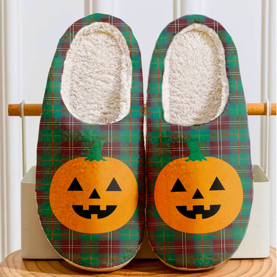 Clan Chisholm Hunting Ancient Tartan Halloween Pumpkin Slippers, Fluffy Spooky Slippers PL91 Chisholm Hunting Ancient Tartan Tartan Halloween   